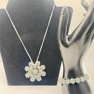 Elegant Silver Floral Jewelry Set without the chain.